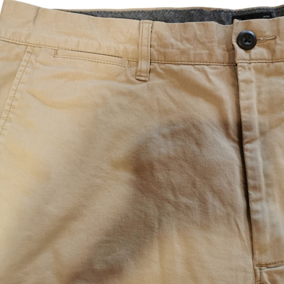 J Crew 9" Stretch Chino Tan Shorts w/Stretch On Demand - Sz 34 - Picture 3 of 9